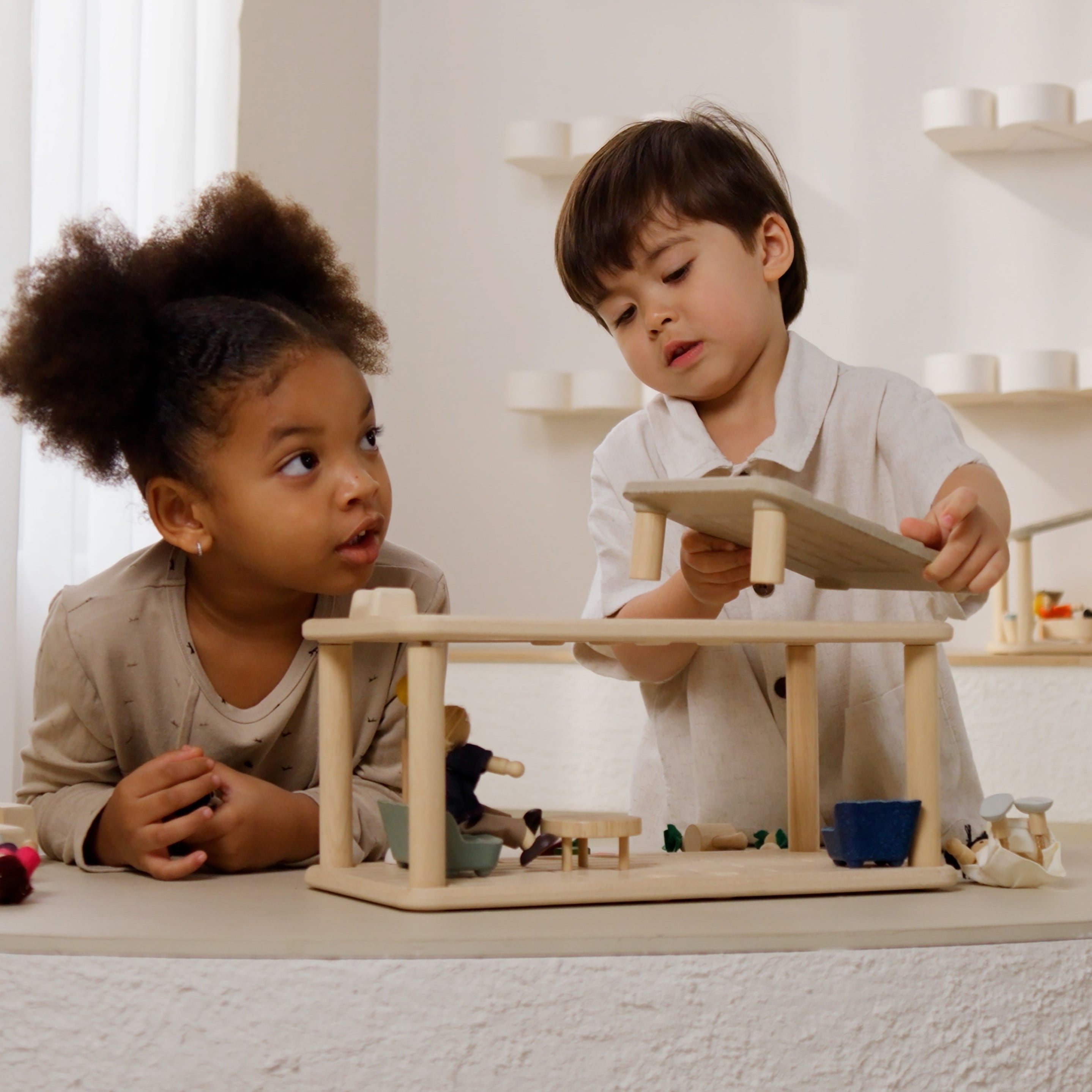 ชุดของเล่นไม้ PLANTOYS ห้องนั่งเล่นกระจก สำหรับเด็กอายุ 3 ปีขึ้นไป_3