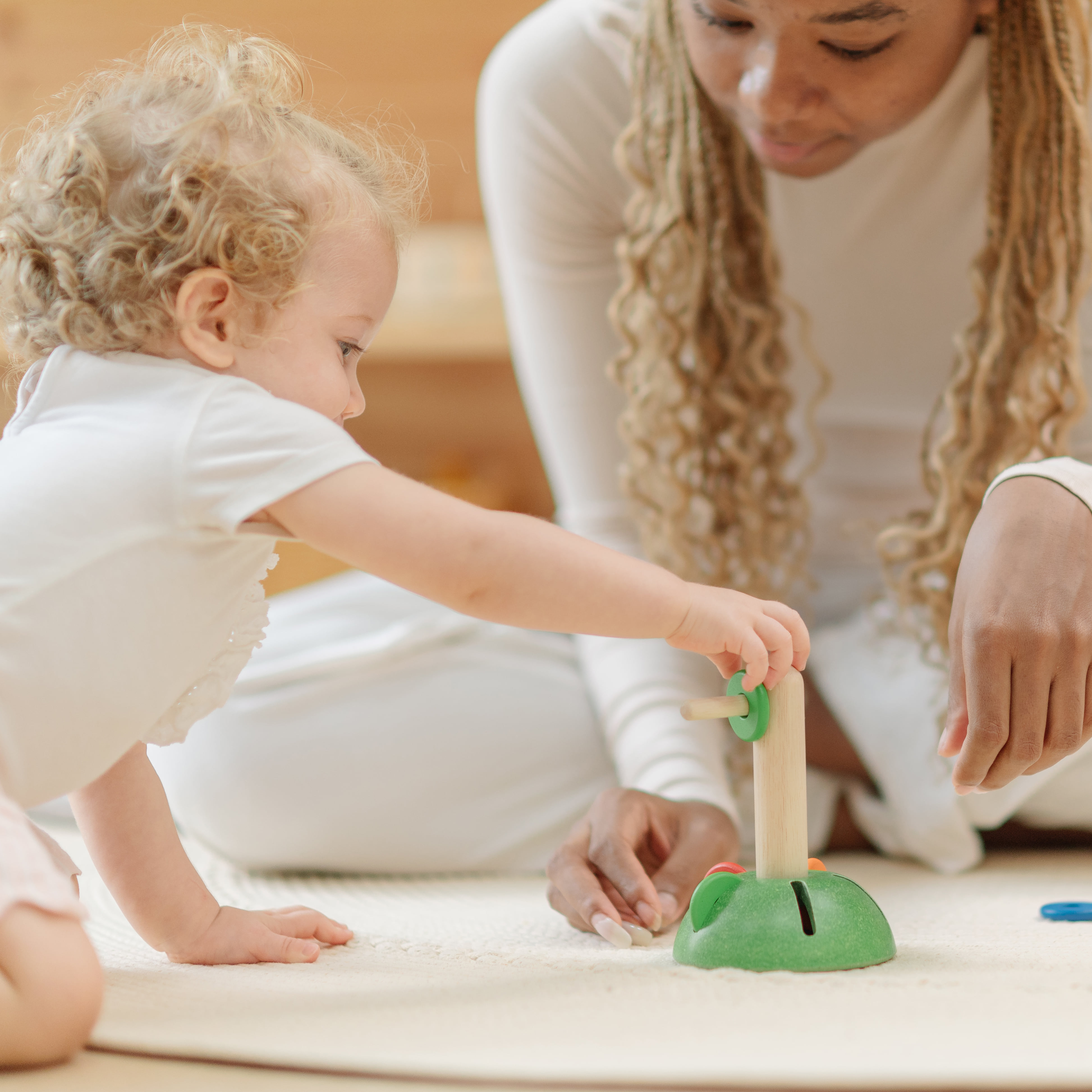 ชุดของเล่นไม้ PLANTOYS วงแหวนสวมหลักแนวนอน สำหรับเด็กอายุ 12 เดือนขึ้นไป_3